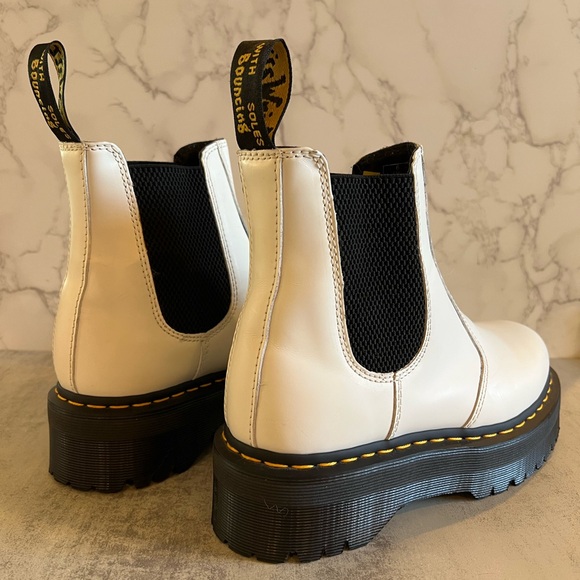 Sz 8 - Good Condition - Dr. Martens White Chelsea Boots - Picture 3 of 14